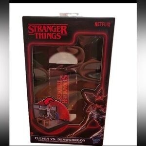VHS Stars - Stranger Things Eleven vs. DEMOGORGON Collectible Diorama New & Seal